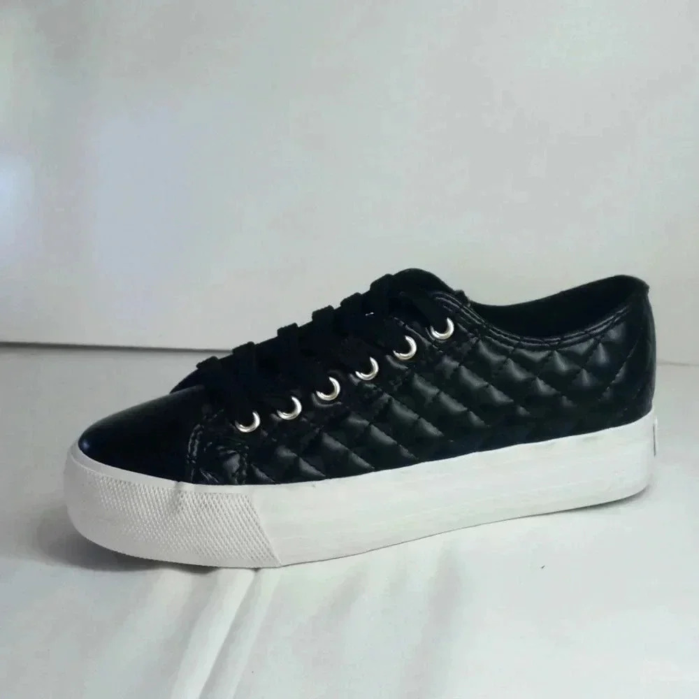 Mudd Beyley lace up platform sneaker